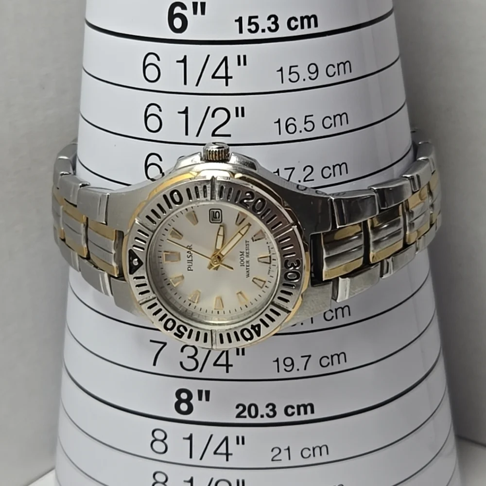 Womens Pulsar VX82-X310 Diver Style Date Watch Gold Silver Two Toned New Battery